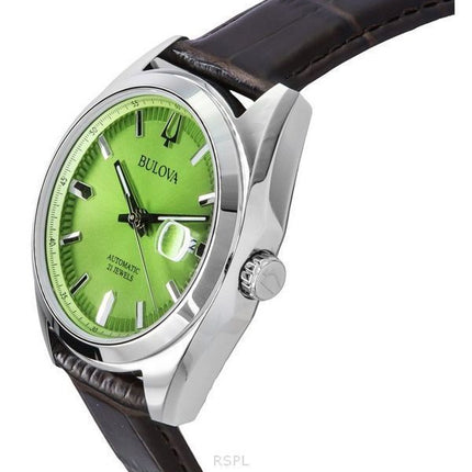 Montre Bulova Surveyor avec bracelet en cuir et cadran vert automatique 96B427 pour homme