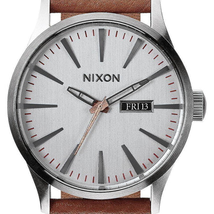 Montre Nixon Quartz Sentry Leather cadran argenté A105-1752-00 homme