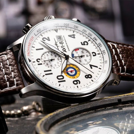 Montre pour homme AVI-8 Hawker Hurricane Classic chronographe classique à cadran blanc à quartz AV-4011-01