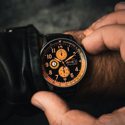 Montre pour homme AVI-8 Hawker Hurricane Classic Chronographe Noir Bracelet en cuir Cadran noir AV-4011-0R