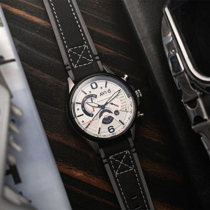 AVI-8 Hawker Harrier Double chronographe rétrograde Cadran blanc ivoire Quartz AV-4056-07 Montre pour homme