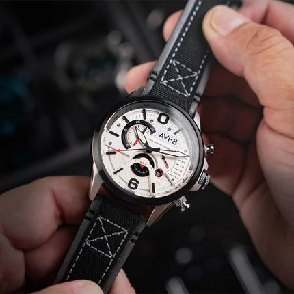 AVI-8 Hawker Harrier Double chronographe rétrograde Cadran blanc ivoire Quartz AV-4056-07 Montre pour homme