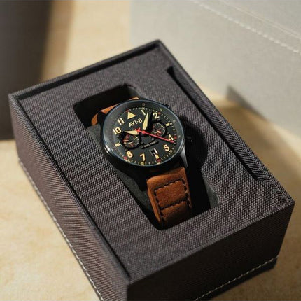 Montre pour homme AVI-8 Hawker Hurricane Carey Dual Time Debden à cadran noir à quartz AV-4088-03