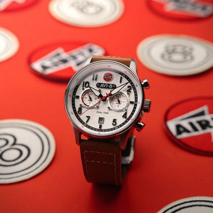 AVI-8 Hawker Hurricane Carey Dual Time Airfix Edition Bracelet en cuir argenté Cadran blanc Quartz AV-4088-06 Montre pour homme