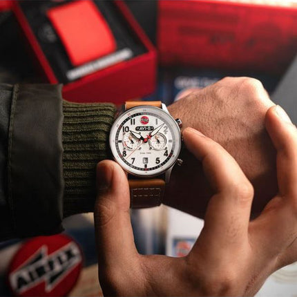 AVI-8 Hawker Hurricane Carey Dual Time Airfix Edition Bracelet en cuir argenté Cadran blanc Quartz AV-4088-06 Montre pour homme