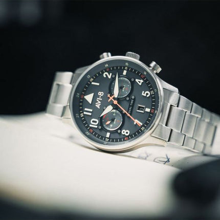 Montre pour homme AVI-8 Hawker Hurricane Carey Dual Time Gutersloh en acier inoxydable avec cadran bleu AV-4088-22
