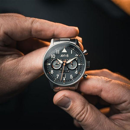 Montre pour homme AVI-8 Hawker Hurricane Carey Dual Time Gutersloh en acier inoxydable avec cadran bleu AV-4088-22