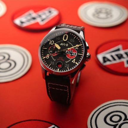 Montre pour homme AVI-8 Spitfire Lock Chronographe Airfix Edition Raven Cadran noir Quartz AV-4089-09