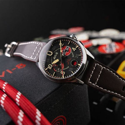 Montre pour homme AVI-8 Spitfire Lock Chronographe Airfix Edition Raven Cadran noir Quartz AV-4089-09