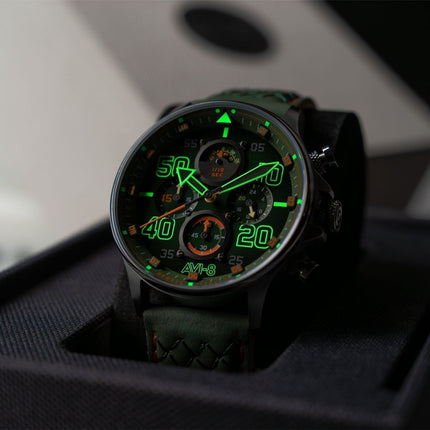 Montre chronographe AVI-8 Hawker Typhoon Coningham Harding avec bracelet en cuir et cadran vert à quartz AV-4093-0D pour homme
