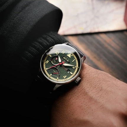 AVI-8 Hawker Hurricane Mckellar Dual Time Gothic Green Dial Quartz AV-4101-0A Montre pour homme avec bracelet supplémentaire