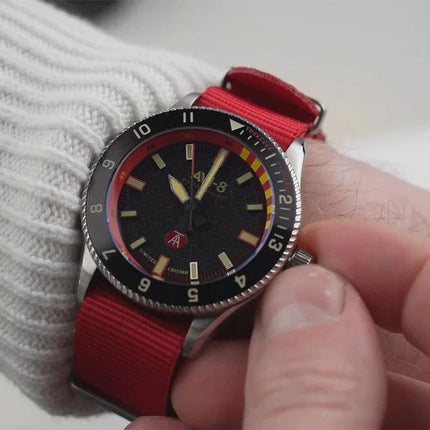 AVI-8 Flyboy Tuskegee Airmen Édition limitée Licata Cadran noir Quartz AV-4103-01 Montre pour homme avec bracelet supplémentaire