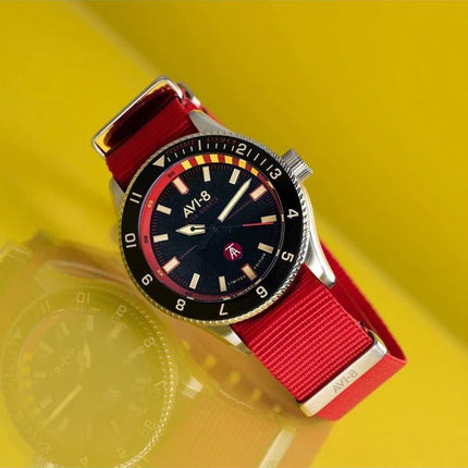 AVI-8 Flyboy Tuskegee Airmen Édition limitée Licata Cadran noir Quartz AV-4103-01 Montre pour homme avec bracelet supplémentaire