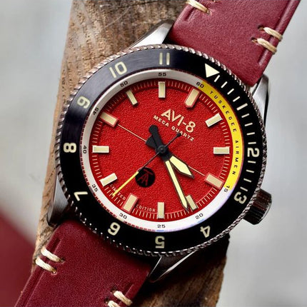 AVI-8 Flyboy Tuskegee Airmen Édition limitée Ramitelli Cadran rouge Quartz AV-4103-04 Montre pour homme avec bracelet supplément