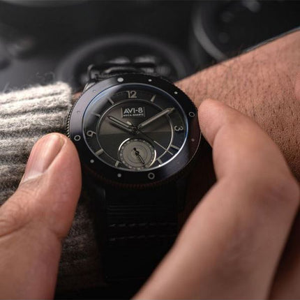 Montre pour homme AVI-8 Flyboy Airmaster Sector Meca-Quartz Bracelet en nylon noir de jais Cadran noir AV-4112-05