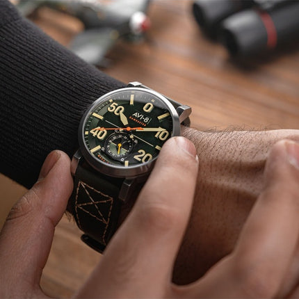 Montre Homme AVI-8 Dambuster Chadwick Meca-Quartz Bracelet Cuir Vert Forêt Cadran Vert AV-4113-02