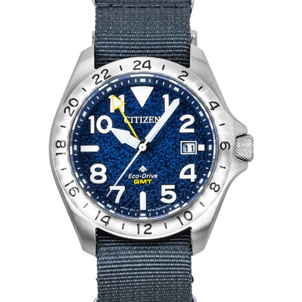 Montre homme Citizen Promaster Land GMT analogique, bracelet en nylon gris, cadran bleu marine, Eco-Drive BJ7150-09L, étanche à 200 m