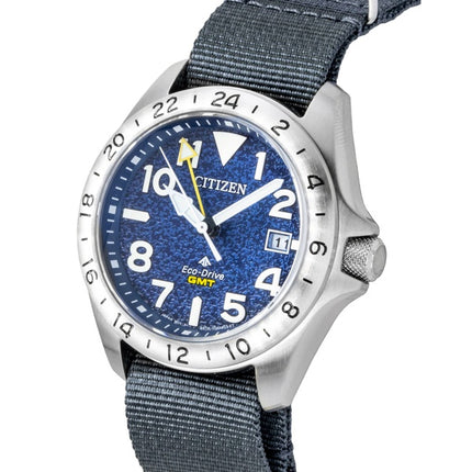 Montre homme Citizen Promaster Land GMT analogique, bracelet en nylon gris, cadran bleu marine, Eco-Drive BJ7150-09L, étanche à 200 m