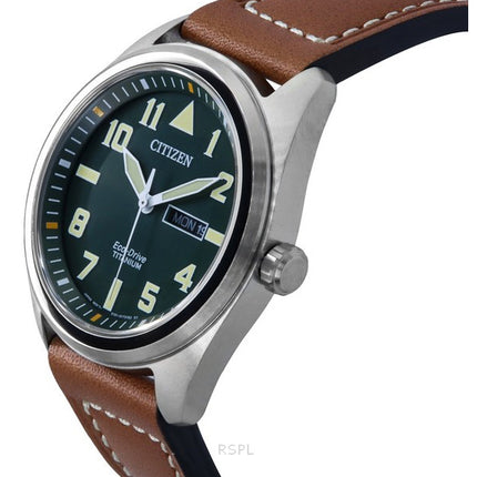 Montre homme Citizen Eco-Drive Super Titanium bracelet cuir cadran vert BM8560-11X 100M