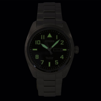 Montre homme Citizen Garrison Super Titanium à cadran noir Eco-Drive BM8560-53E 100M