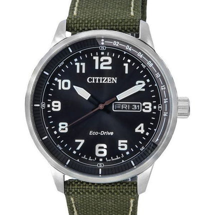 Montre pour homme Citizen Urban Eco-Drive avec bracelet en nylon vert et cadran noir BM8590-10E 100M