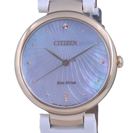 Montre Citizen pour femme avec cadran en nacre satinÃ© Eco-Drive EM0853-22D