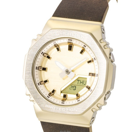 Montre homme Casio G-Shock GM-S2110BP-5A, bracelet en résine biosourcée, cadran doré, mouvement à quartz, analogique et numérique, étanche à 200 m.