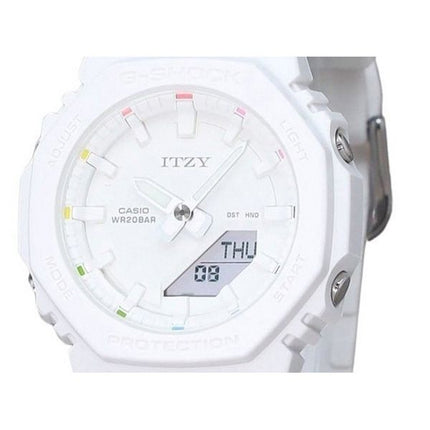 Montre pour femme Casio G-Shock analogique numérique ITZY Collaboration cadran blanc Quartz GMA-P2100IT-7A 200M