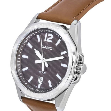 Montre pour homme Casio Standard analogique avec bracelet en cuir et cadran marron à quartz MTP-E725L-5A