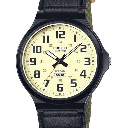 Montre pour homme Casio Standard analogique avec bracelet en tissu et cadran beige à quartz MW-240B-3BV