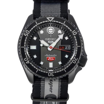 Montre pour homme Seiko 5 Sports Honda Super Cub édition limitée cadran noir et gris automatique SRPJ75K1 100M