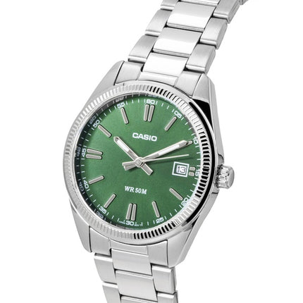 Montre unisexe Casio UTP-1302PD-3A1V, cadran vert, analogique, en acier inoxydable.