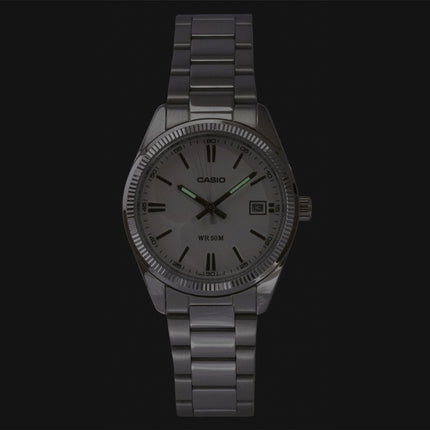 Montre unisexe Casio UTP-1302PD-7AV, cadran argenté, analogique, en acier inoxydable.
