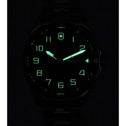 Montre pour homme Victorinox Swiss Army FieldForce en acier inoxydable avec cadran noir et quartz 241849 100M