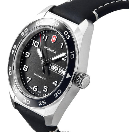 Montre homme Victorinox Swiss Army, bracelet cuir, cadran noir, quartz, 242041, 100 m