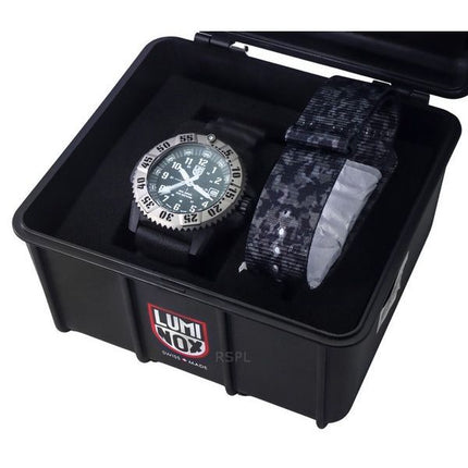 Luminox MIL SPEC inspiré bracelet en caoutchouc militaire cadran noir Quartz Diver's XL.3351.SET 300M montre pour hommes ave