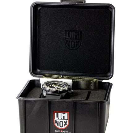 Montre homme Luminox Recon Nav Spec GMT, bracelet en caoutchouc, cadran noir, quartz, étanche à 200 m, XL.8837.SET